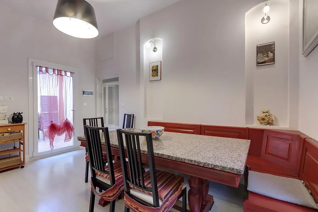 Florence Apartments Home Feeling